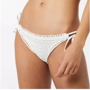 NWT Ardene white crochet bottoms Large